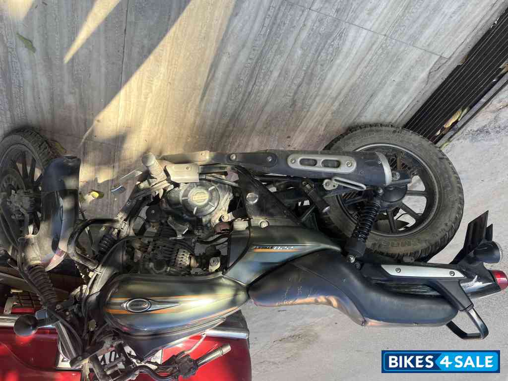 Bajaj Avenger Street 220