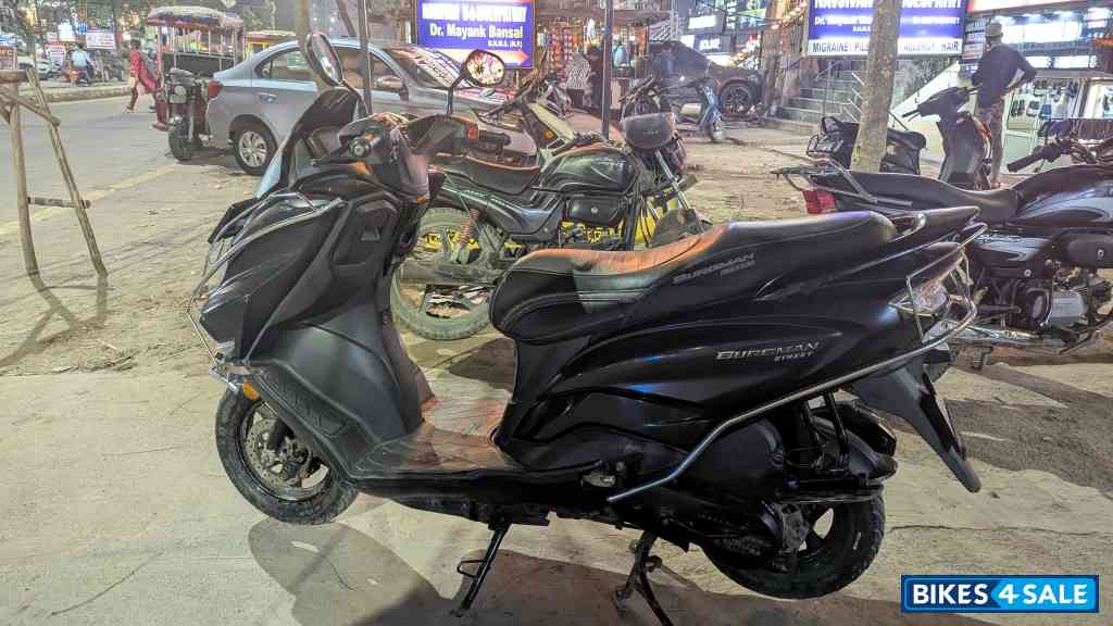 Matte Black Suzuki Burgman Street Bluetooth Enabled Matte Black Suzuki Burgman Street Bluetooth Enabled