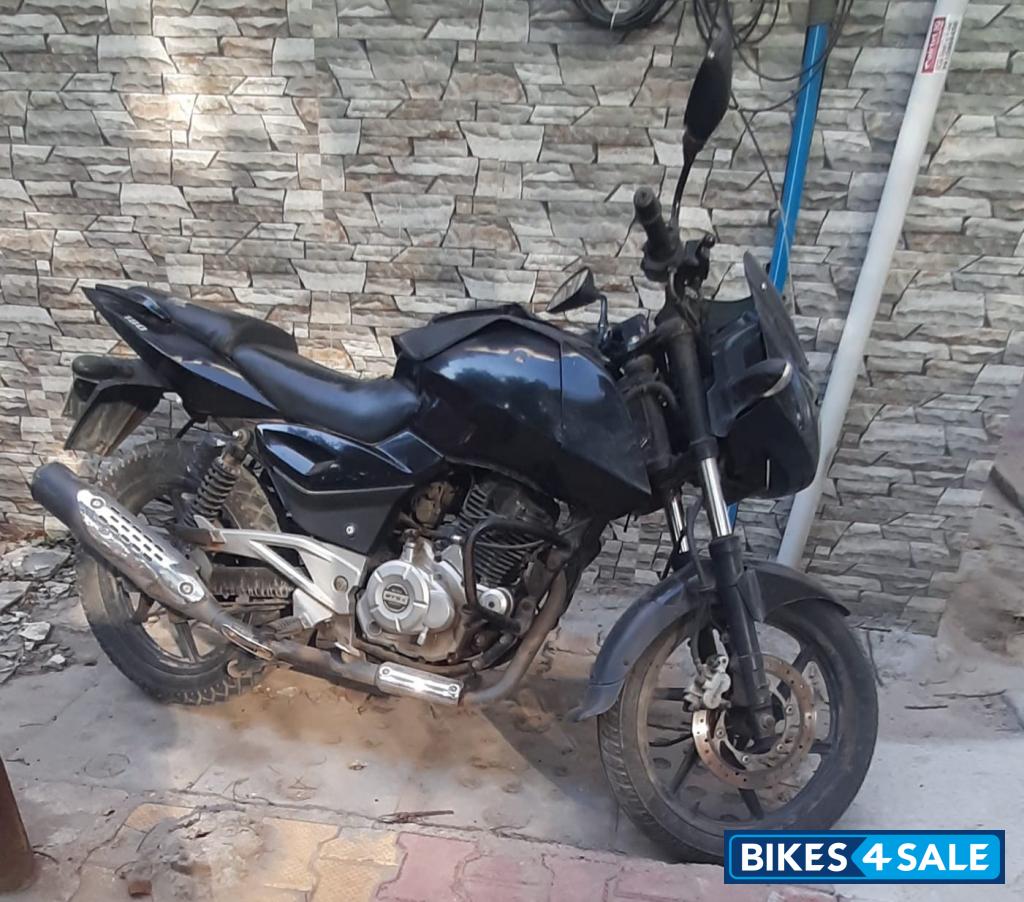 E Black Bajaj Pulsar 180 DTSi