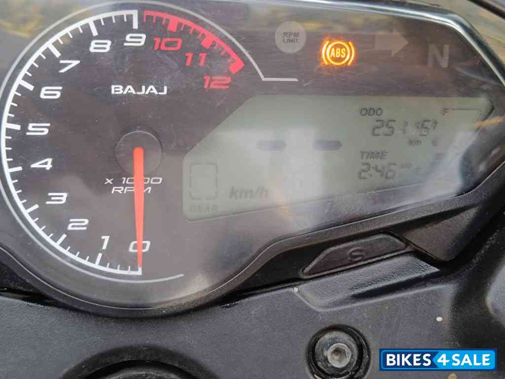 Black Bajaj Pulsar P150 Single Disc Single Seat Black Bajaj Pulsar P150 Single Disc Single Seat