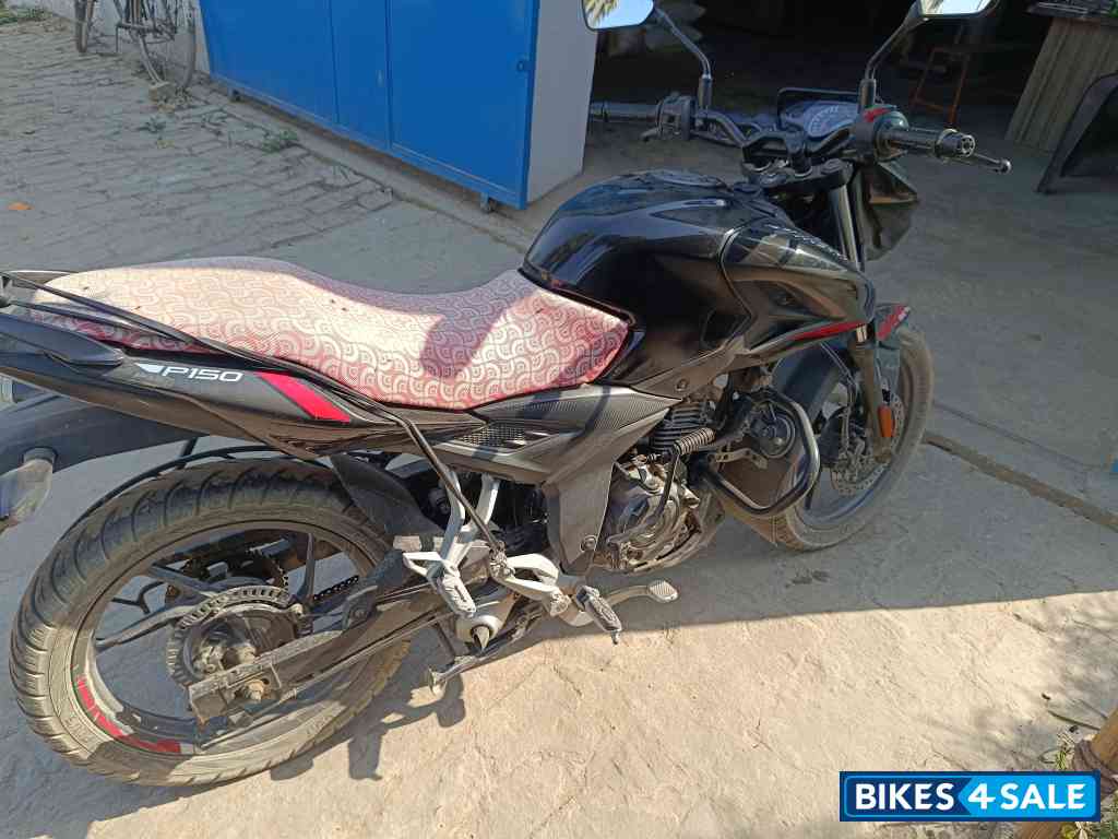 Black Bajaj Pulsar P150 Single Disc Single Seat Black Bajaj Pulsar P150 Single Disc Single Seat