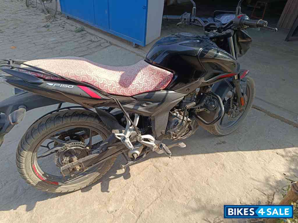 Black Bajaj Pulsar P150 Single Disc Single Seat Black Bajaj Pulsar P150 Single Disc Single Seat