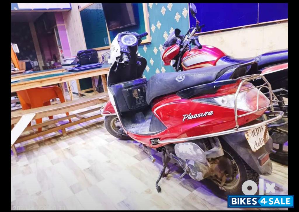 White And Red Hero Pleasure