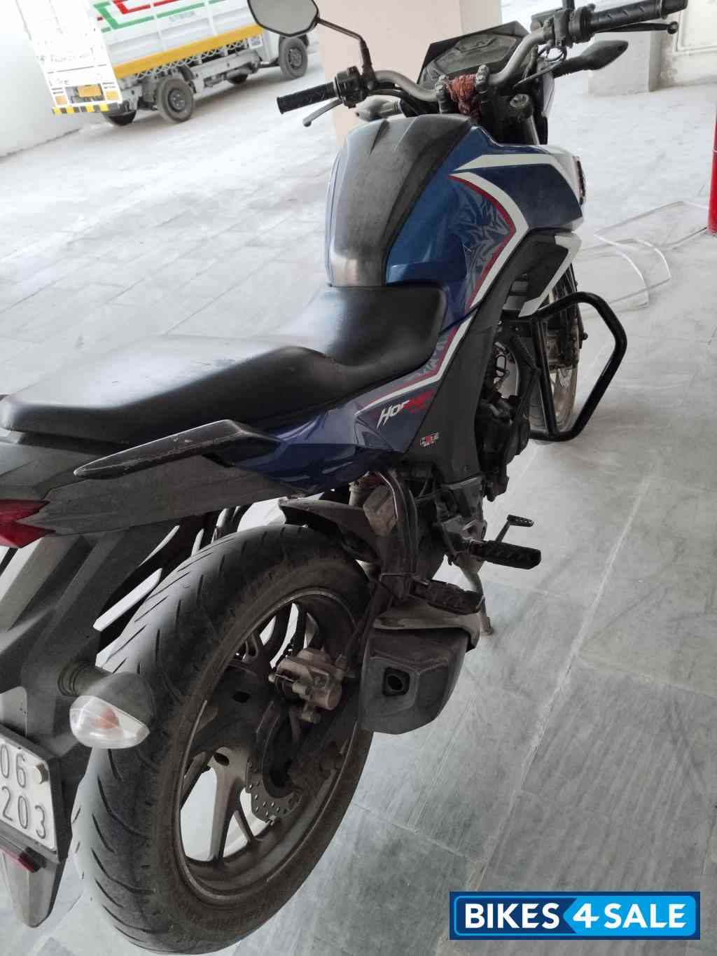 Blue Honda CB Hornet 160R Blue Honda CB Hornet 160R