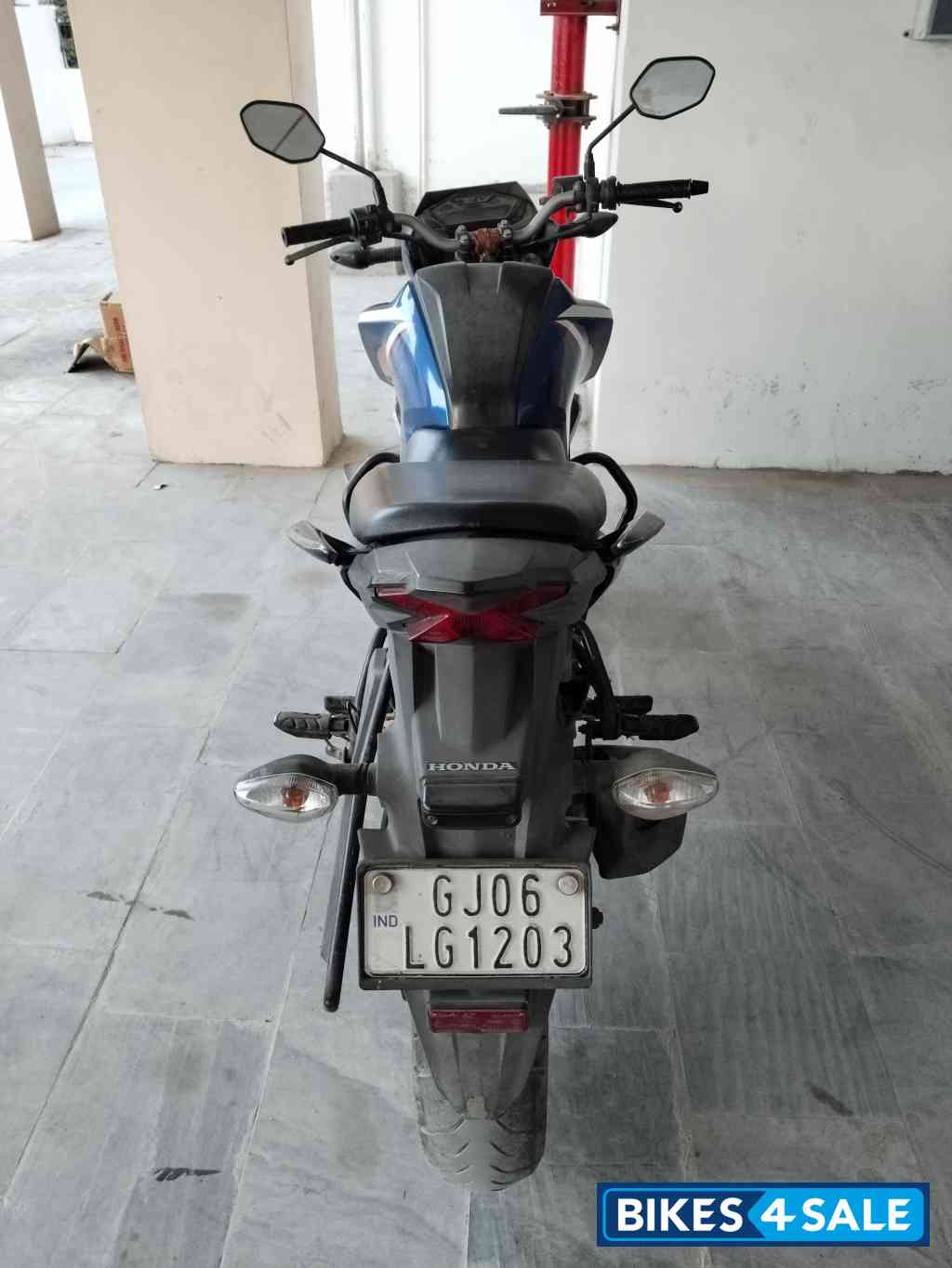 Blue Honda CB Hornet 160R Blue Honda CB Hornet 160R