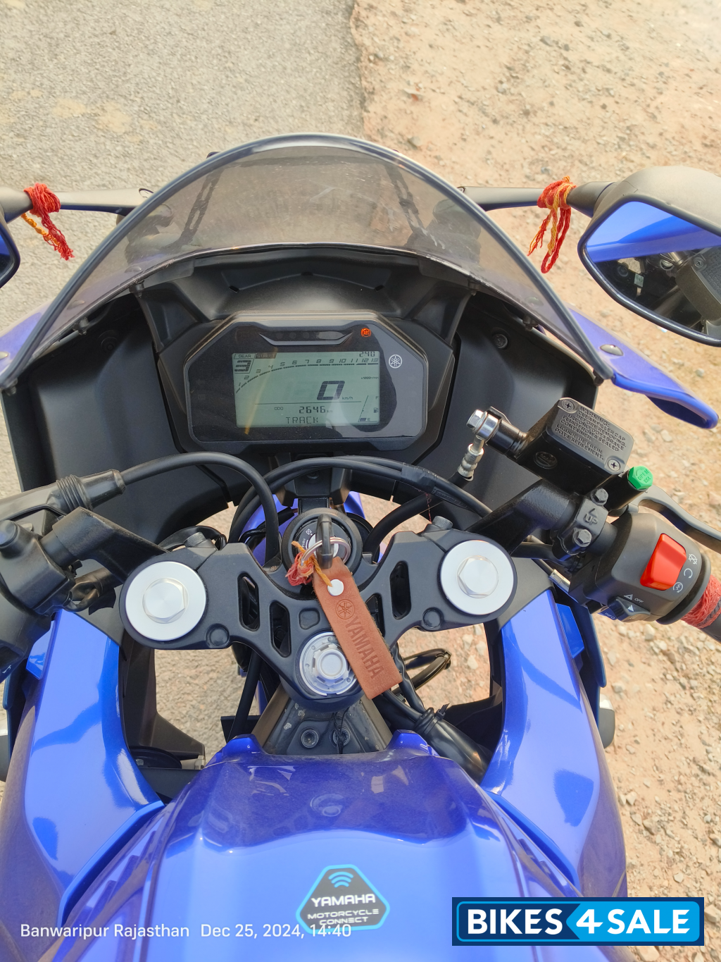 Blue Yamaha R15 (QS White Vermilion) Blue Yamaha R15 (QS White Vermilion)