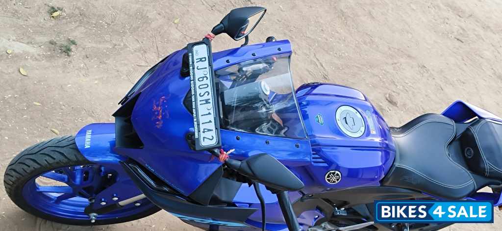 Blue Yamaha R15 (QS White Vermilion) Blue Yamaha R15 (QS White Vermilion)