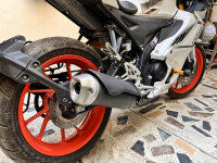 Yamaha R15 V4