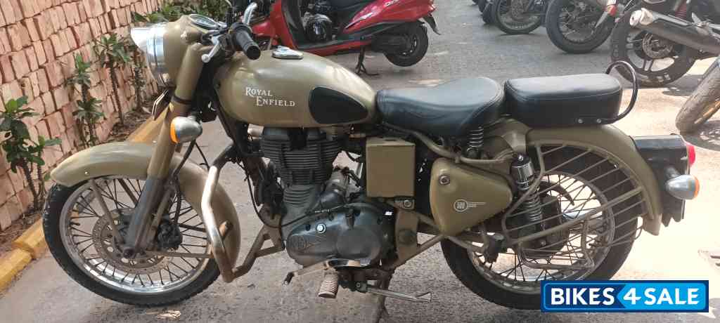 Khaki Royal Enfield Classic Desert Storm Khaki Royal Enfield Classic Desert Storm