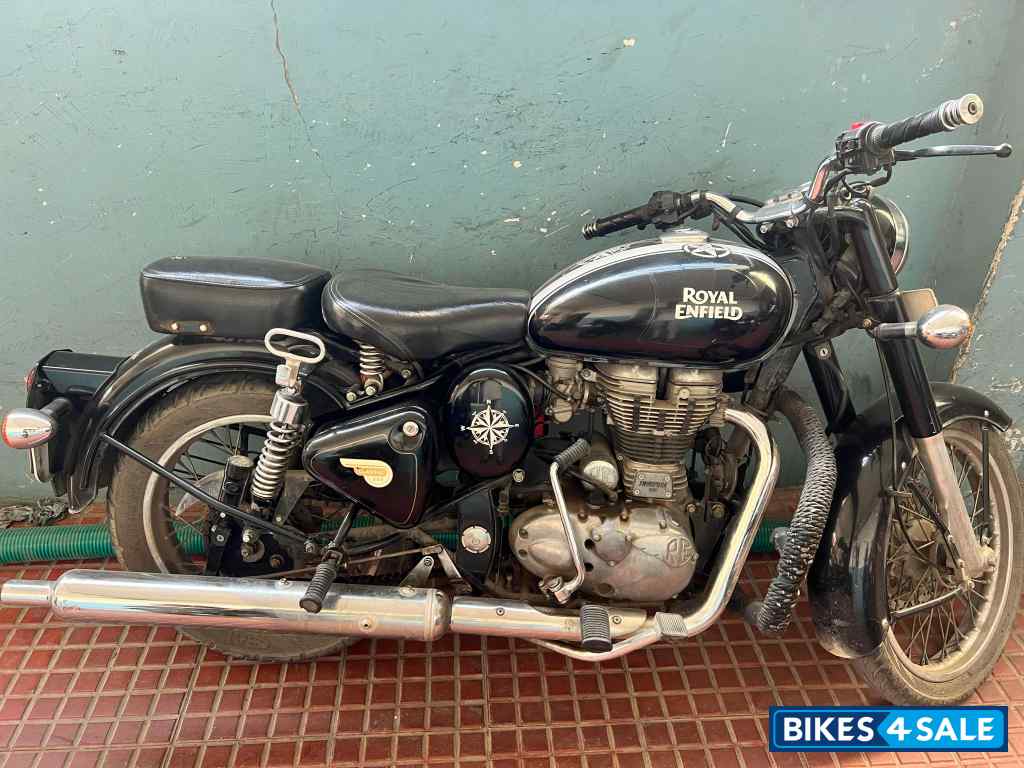 Black Royal Enfield Classic 350 Black Royal Enfield Classic 350
