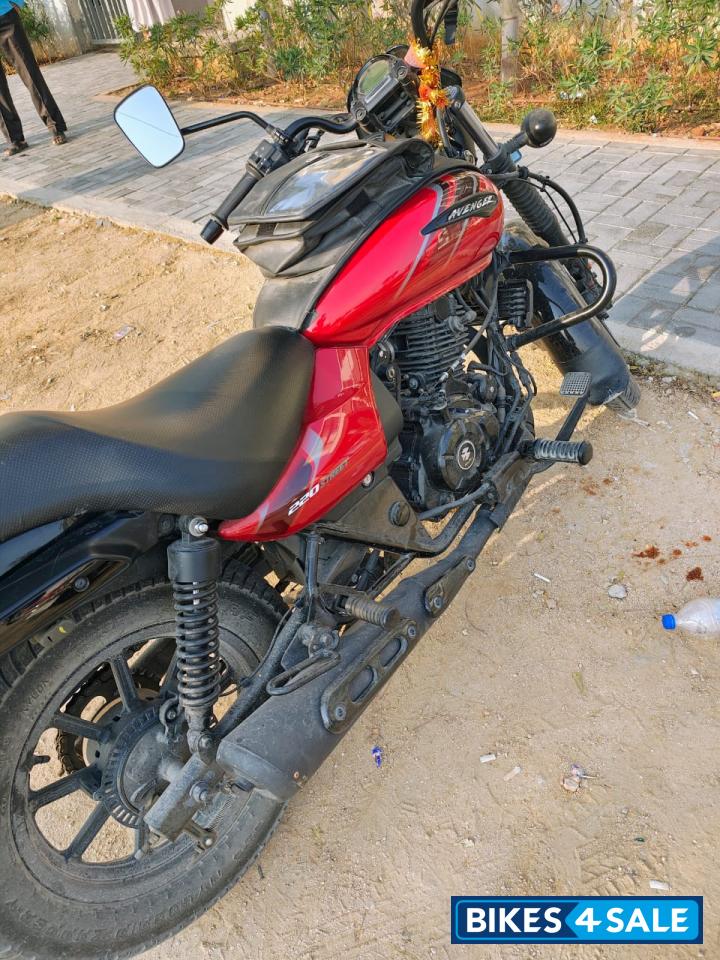 Bajaj Avenger 220 DTS-i