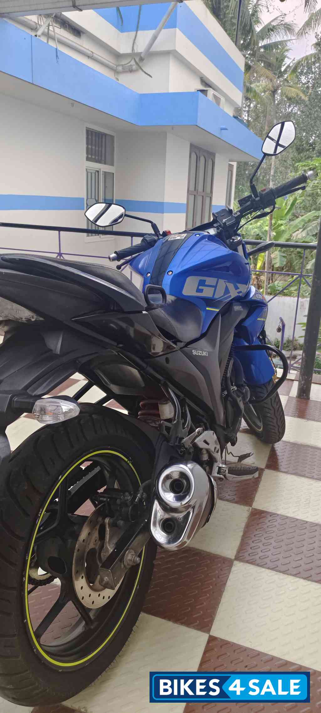Blue Suzuki Gixxer ABS Blue Suzuki Gixxer ABS
