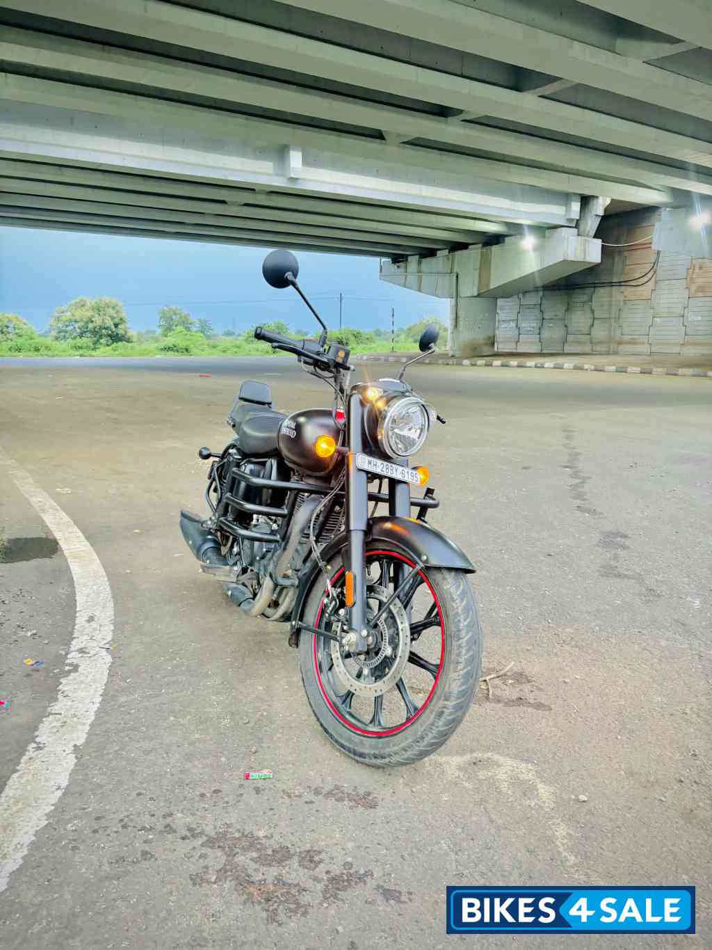 Stealth Black Royal Enfield Classic Stealth Black