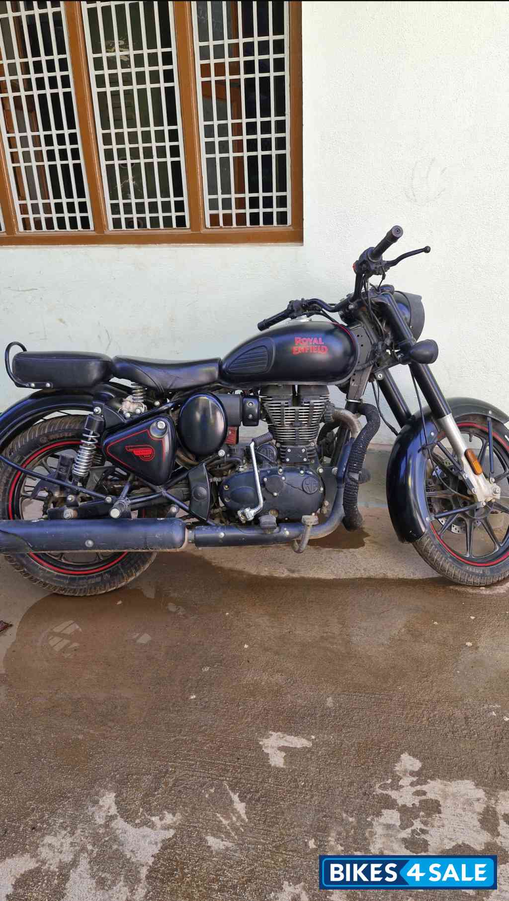 Royal Enfield Classic Stealth Black