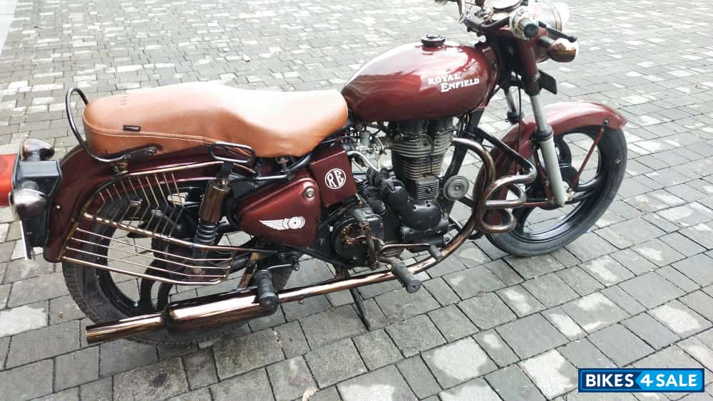 Maroon Royal Enfield Bullet 350 Maroon Royal Enfield Bullet 350