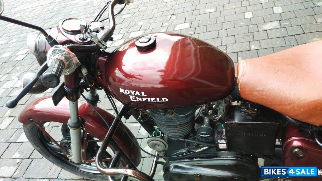 Maroon Royal Enfield Bullet 350 Maroon Royal Enfield Bullet 350