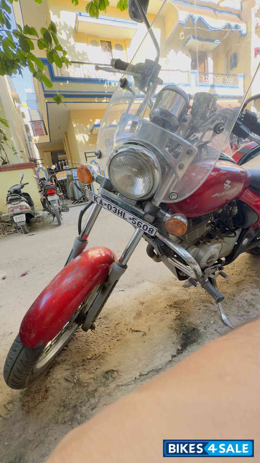 Red Bajaj Avenger 220 DTS-i Red Bajaj Avenger 220 DTS-i