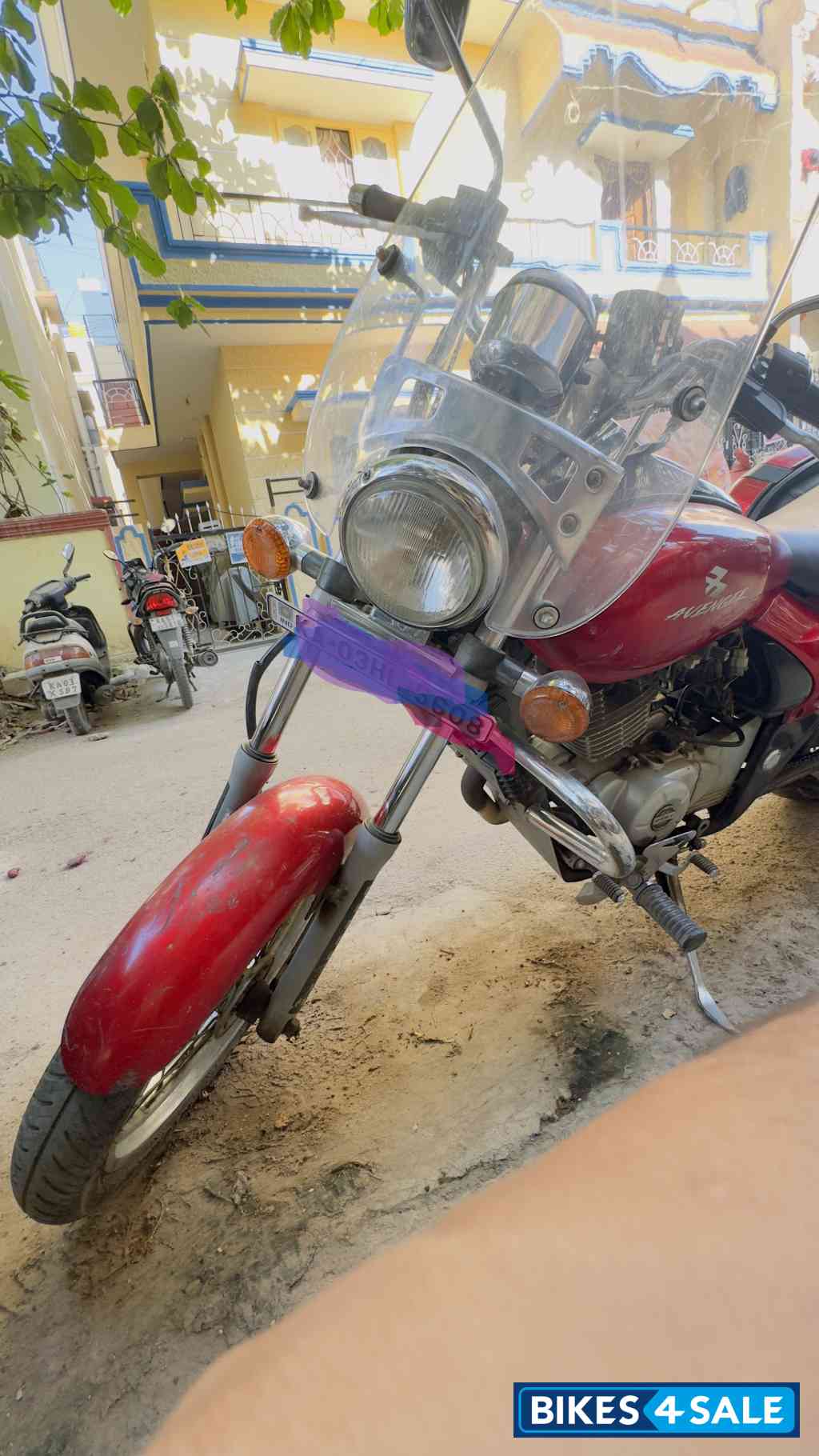 Red Bajaj Avenger 220 DTS-i Red Bajaj Avenger 220 DTS-i