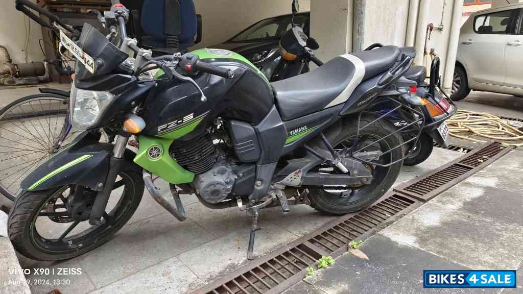 Green Black Yamaha FZ-S Green Black Yamaha FZ-S