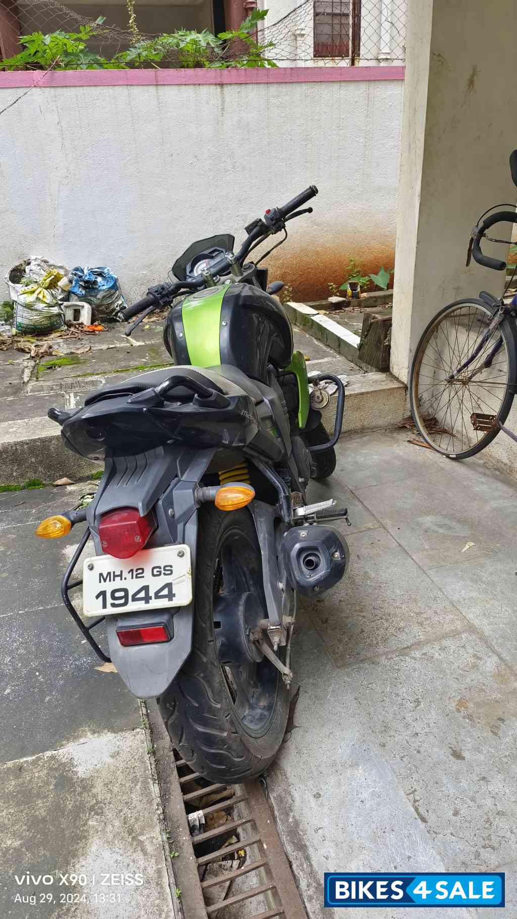 Green Black Yamaha FZ-S Green Black Yamaha FZ-S