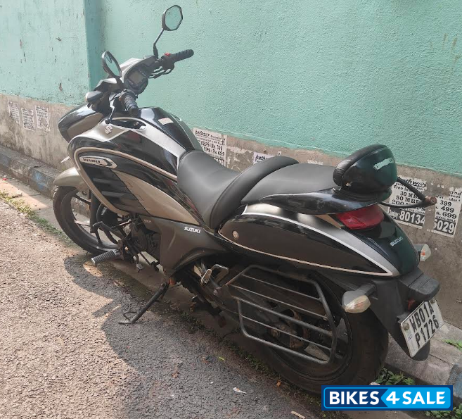 Grey Suzuki Intruder 150 FI Grey Suzuki Intruder 150 FI