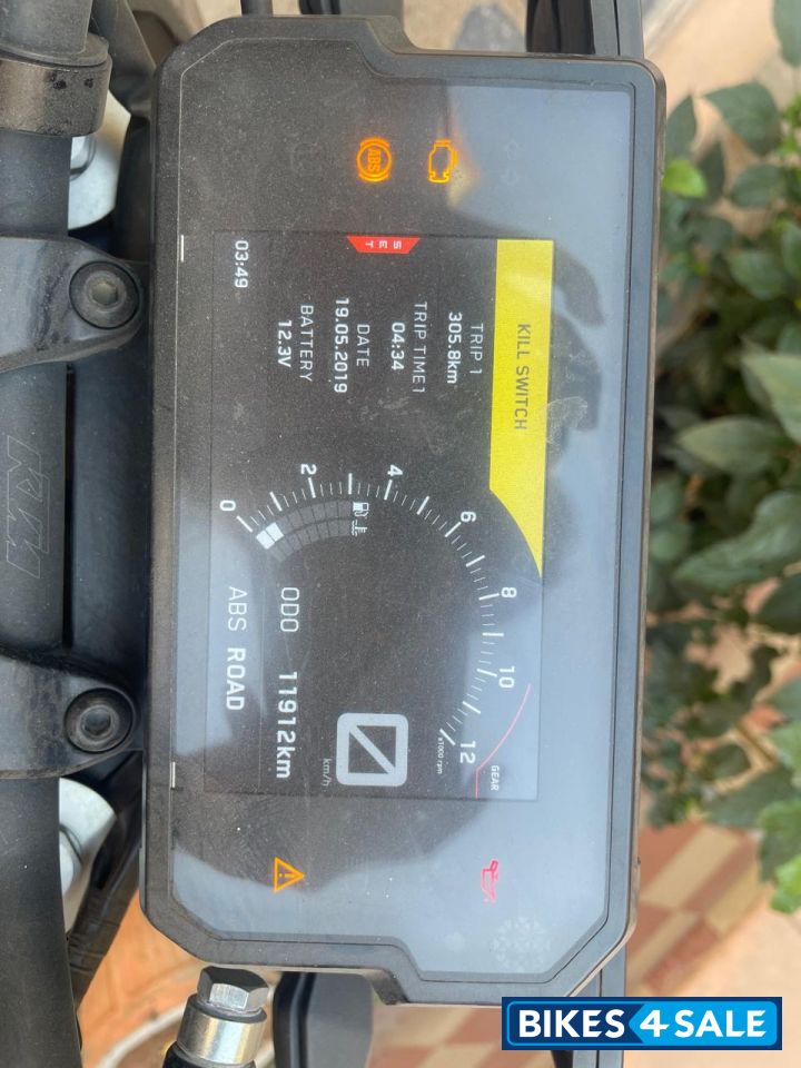 Black KTM Duke 390 Black KTM Duke 390