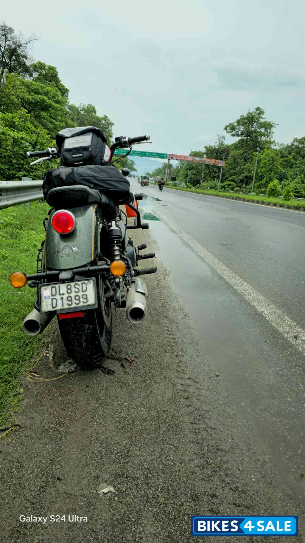 Interstellar Green Royal Enfield Super Meteor 650