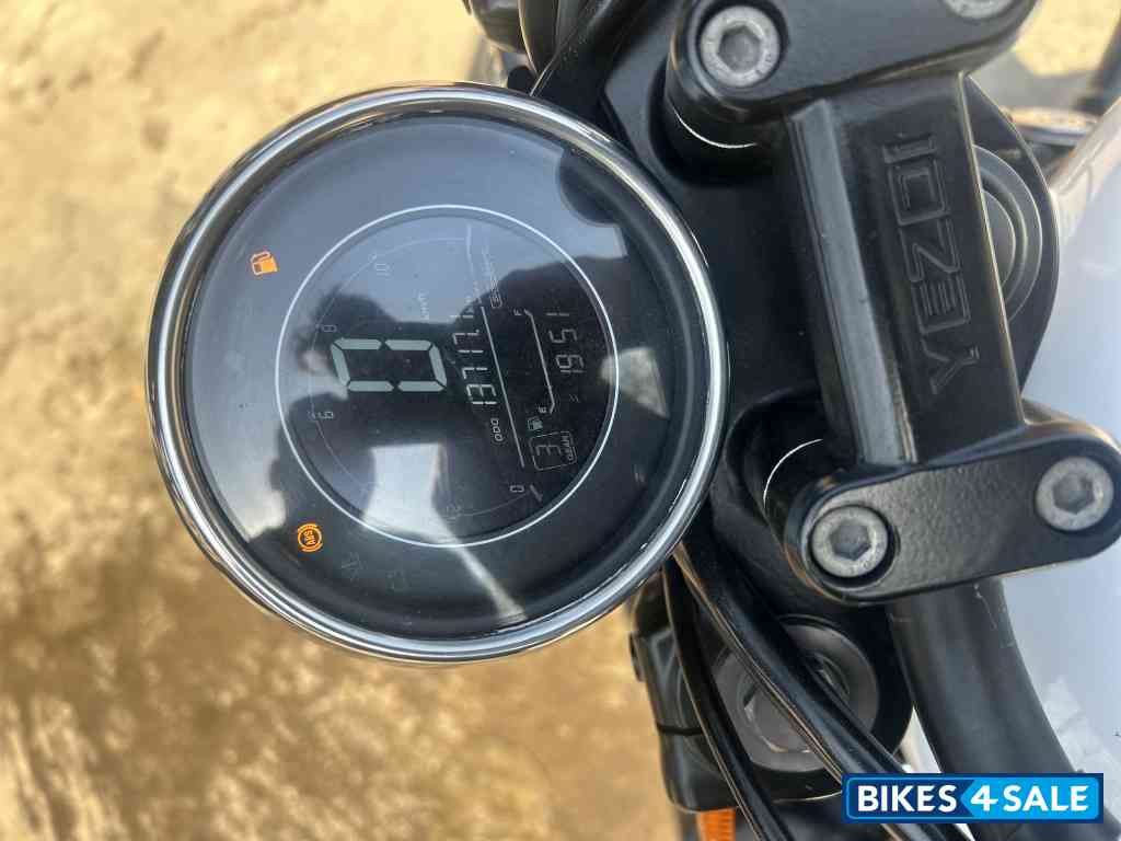 Yezdi Roadster Dual Tone Yezdi Roadster Dual Tone