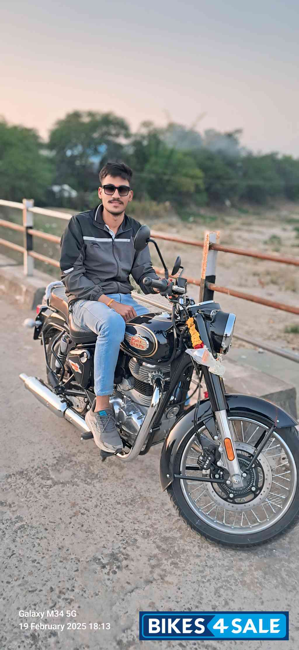 Black Royal Enfield Bullet 350