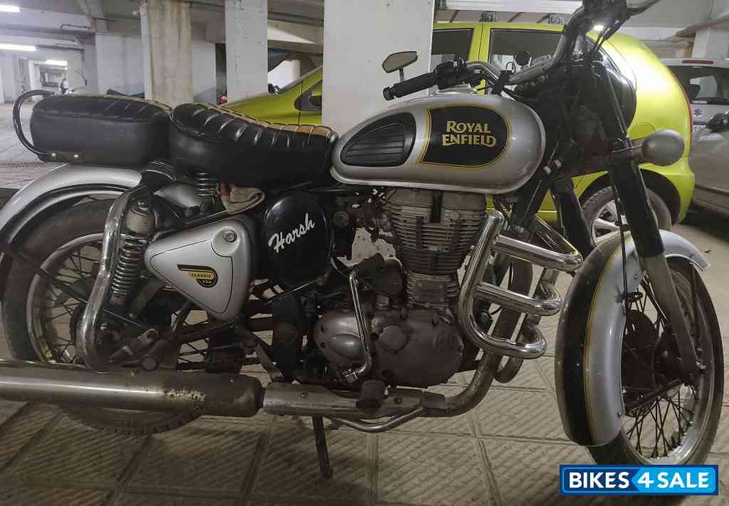 Silver Royal Enfield Classic 500 Silver Royal Enfield Classic 500