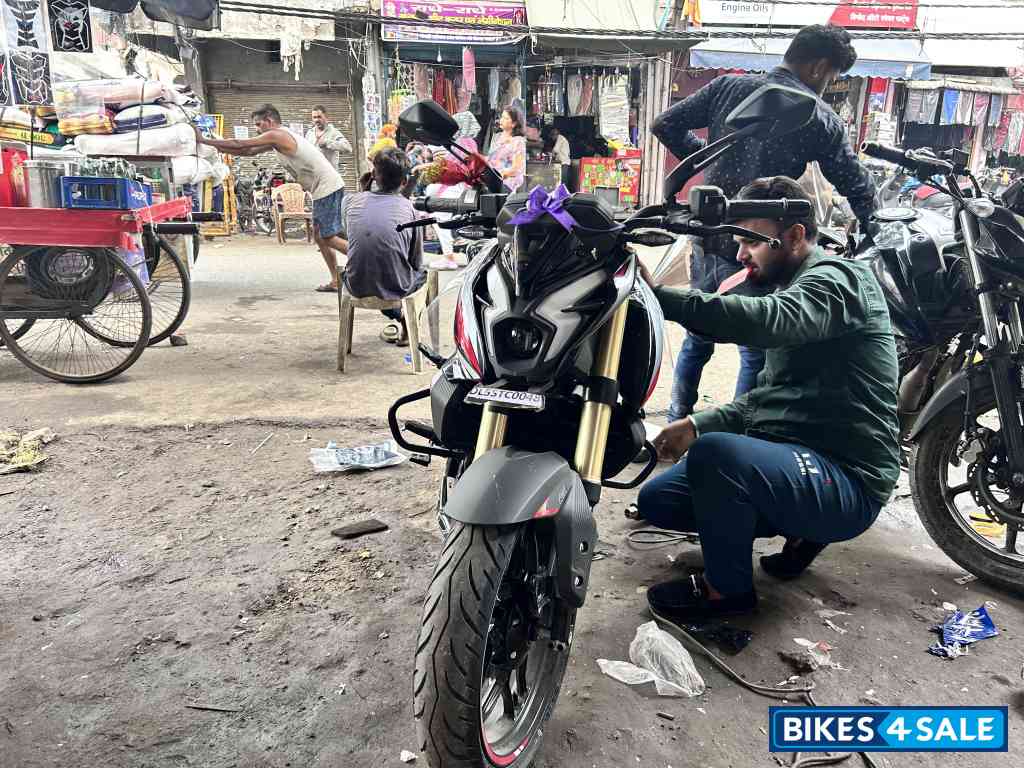 Black Bajaj Pulsar NS400Z