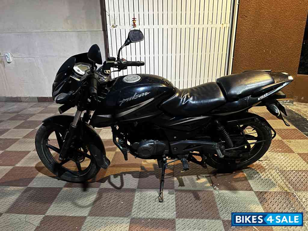 Black Bajaj Pulsar 150 Twin Disc Black Bajaj Pulsar 150 Twin Disc
