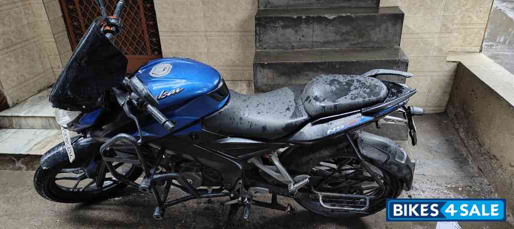 Blue & Black Bajaj Pulsar NS 160 Blue & Black Bajaj Pulsar NS 160