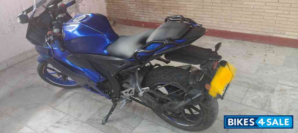Blue Yamaha R15 V4 Blue Yamaha R15 V4