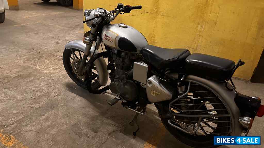 Silver Royal Enfield Classic 350 Silver Royal Enfield Classic 350