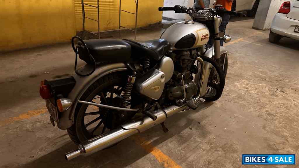 Silver Royal Enfield Classic 350 Silver Royal Enfield Classic 350