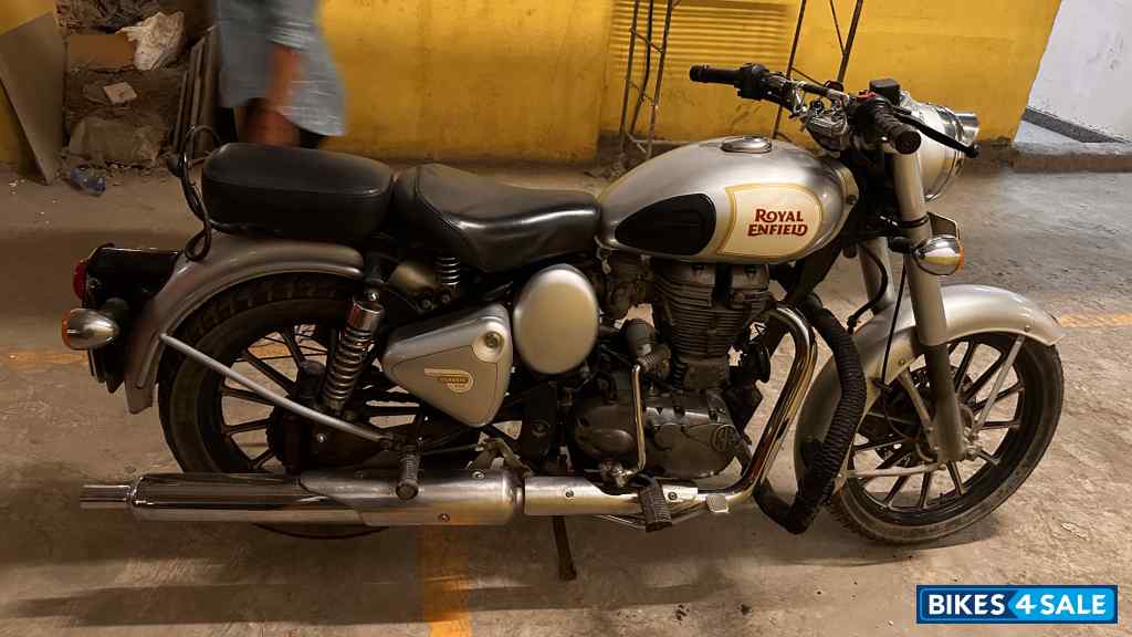 Silver Royal Enfield Classic 350 Silver Royal Enfield Classic 350
