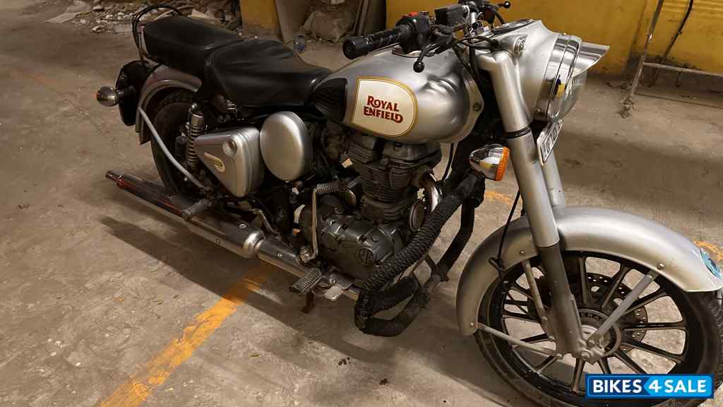 Silver Royal Enfield Classic 350 Silver Royal Enfield Classic 350