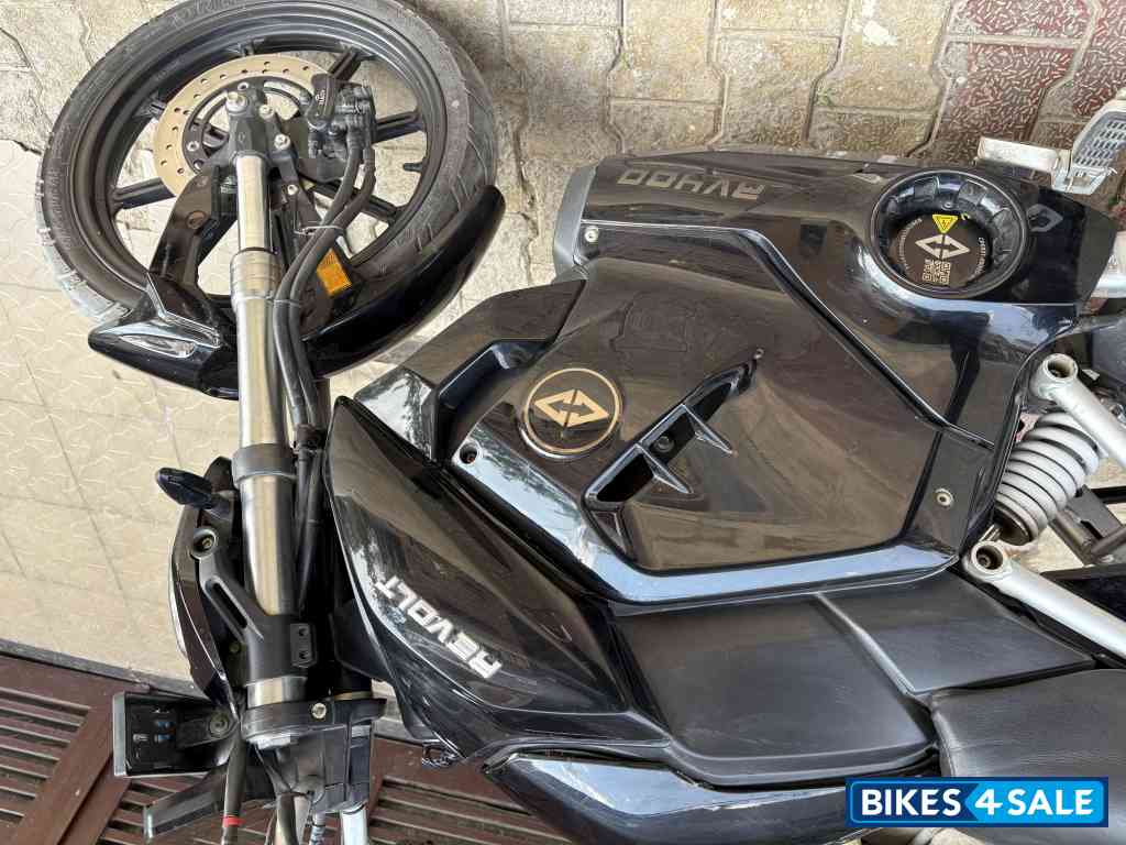 Black Revolt RV 400 Black Revolt RV 400