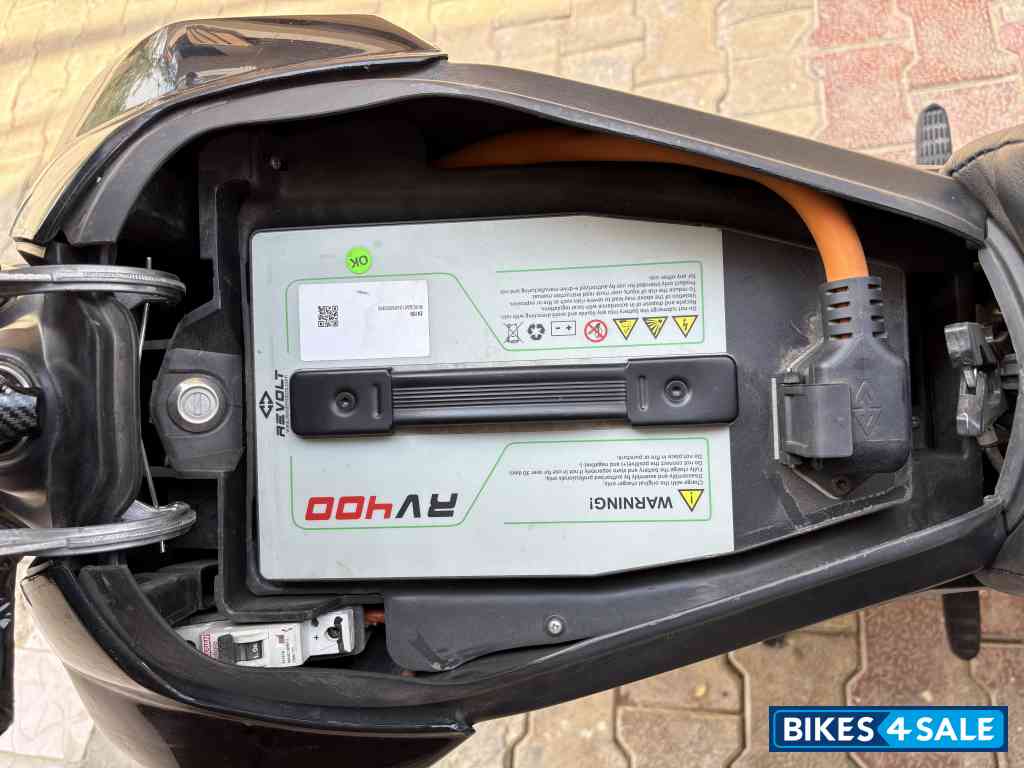 Black Revolt RV 400 Black Revolt RV 400