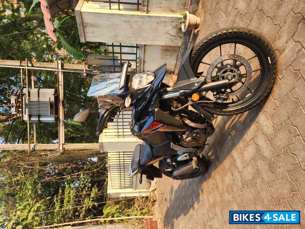 Black Suzuki V-Strom 250 Black Suzuki V-Strom 250