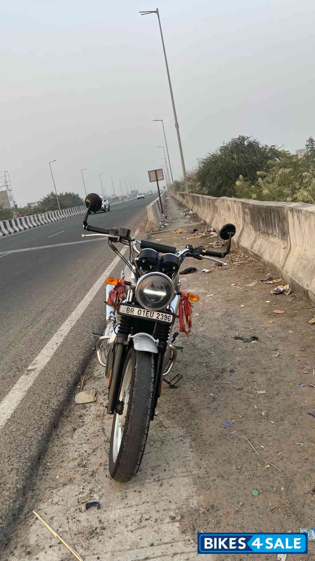 Silver Royal Enfield Interceptor 650 Twin Silver Royal Enfield Interceptor 650 Twin