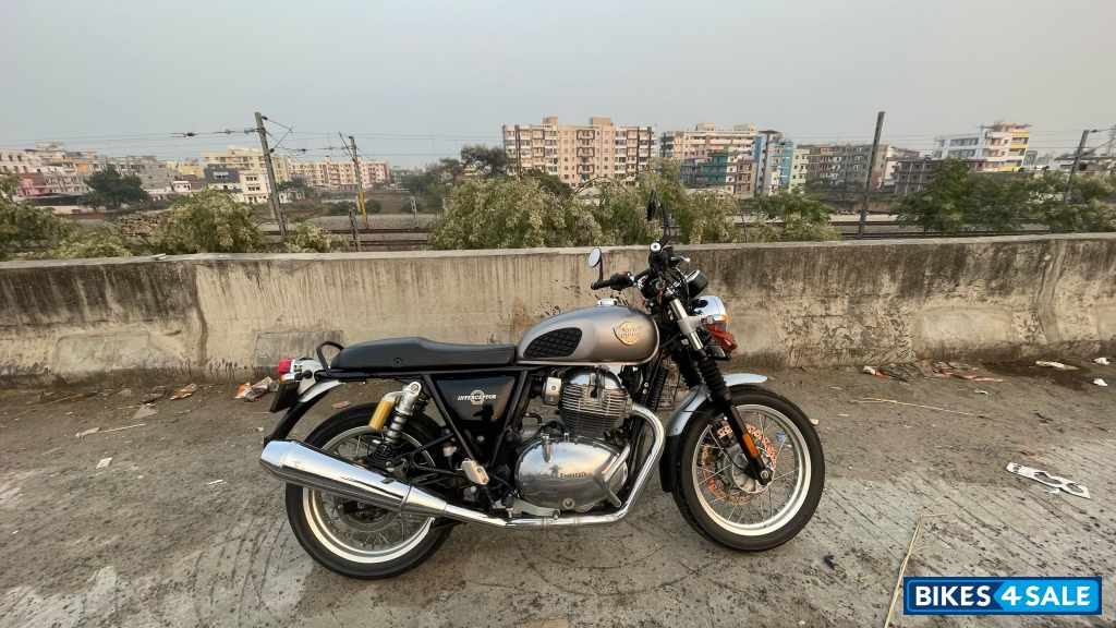 Silver Royal Enfield Interceptor 650 Twin Silver Royal Enfield Interceptor 650 Twin