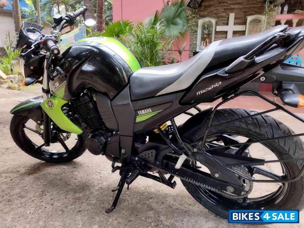 Green And Black Yamaha FZ-S Green And Black Yamaha FZ-S