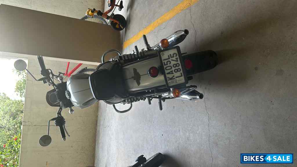 Sin Silver Yezdi Roadster Chrome Sin Silver Yezdi Roadster Chrome