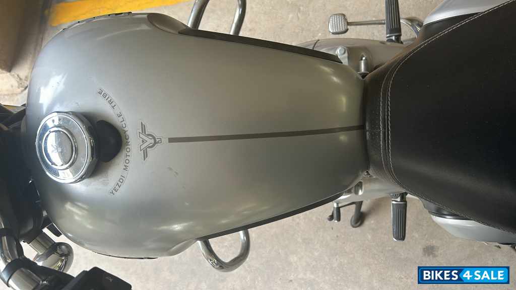 Sin Silver Yezdi Roadster Chrome Sin Silver Yezdi Roadster Chrome