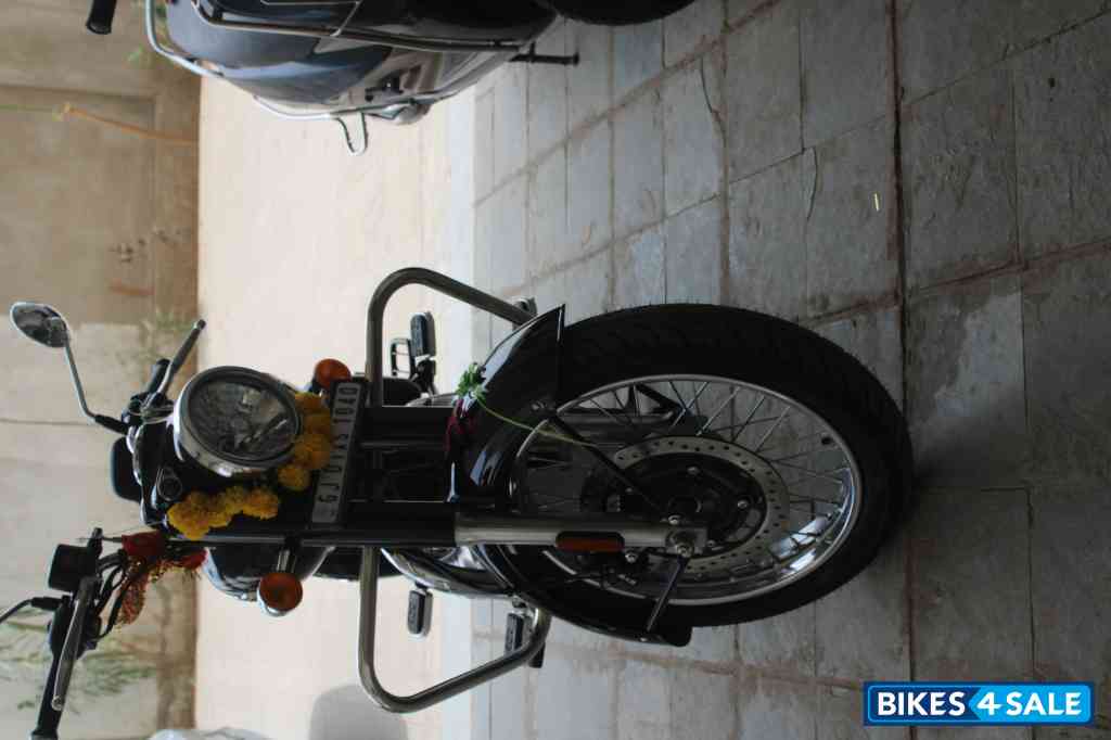 Black Royal Enfield Classic 350 2024 Black Royal Enfield Classic 350 2024