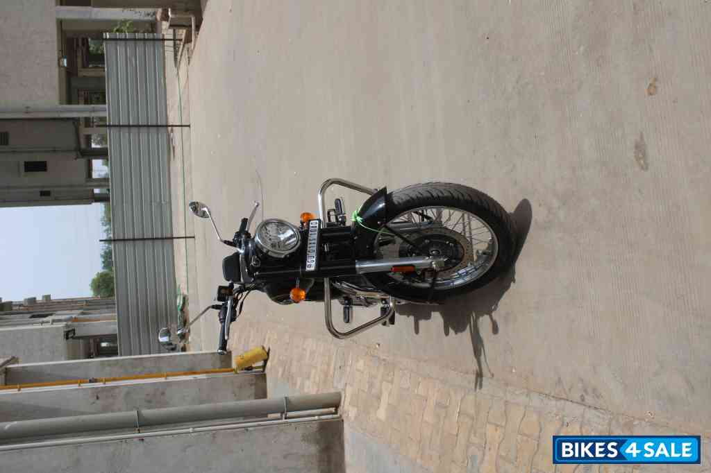 Black Royal Enfield Classic 350 2024 Black Royal Enfield Classic 350 2024