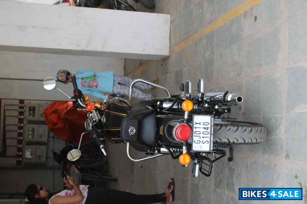 Black Royal Enfield Classic 350 2024 Black Royal Enfield Classic 350 2024