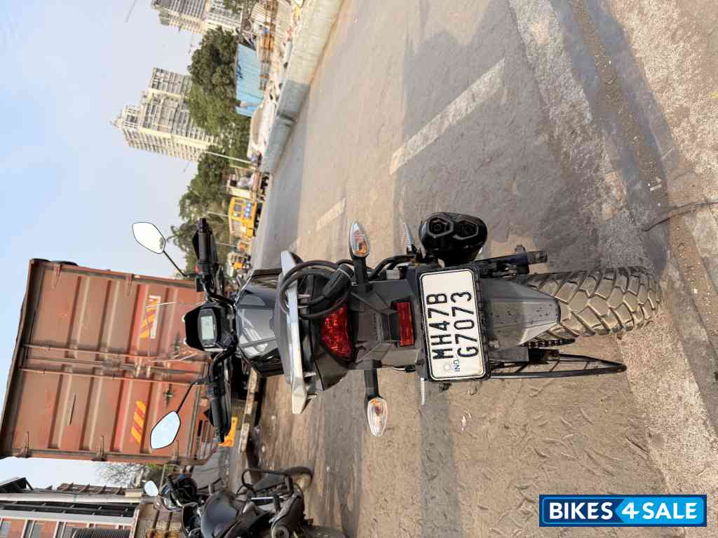 Black Suzuki V-Strom 250 Black Suzuki V-Strom 250